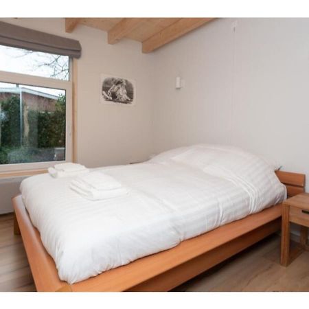 Quiet location, yet close to the beach&center, large enclosed garden Renesse Exterior foto
