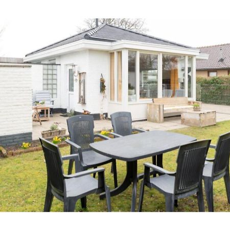 Quiet location, yet close to the beach&center, large enclosed garden Renesse Exterior foto
