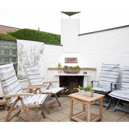 Quiet location, yet close to the beach&center, large enclosed garden Renesse Exterior foto