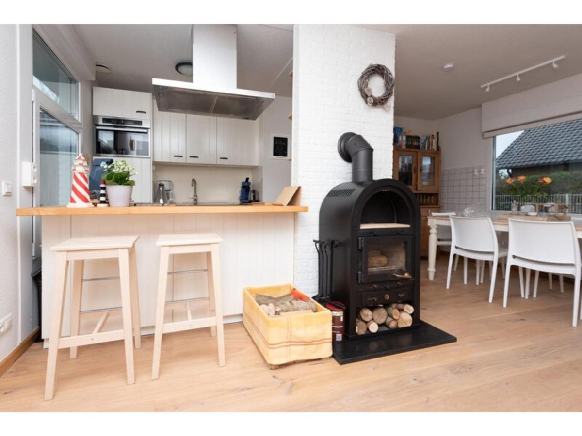 Quiet location, yet close to the beach&center, large enclosed garden Renesse Exterior foto