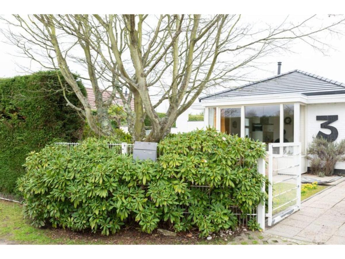 Quiet location, yet close to the beach&center, large enclosed garden Renesse Exterior foto