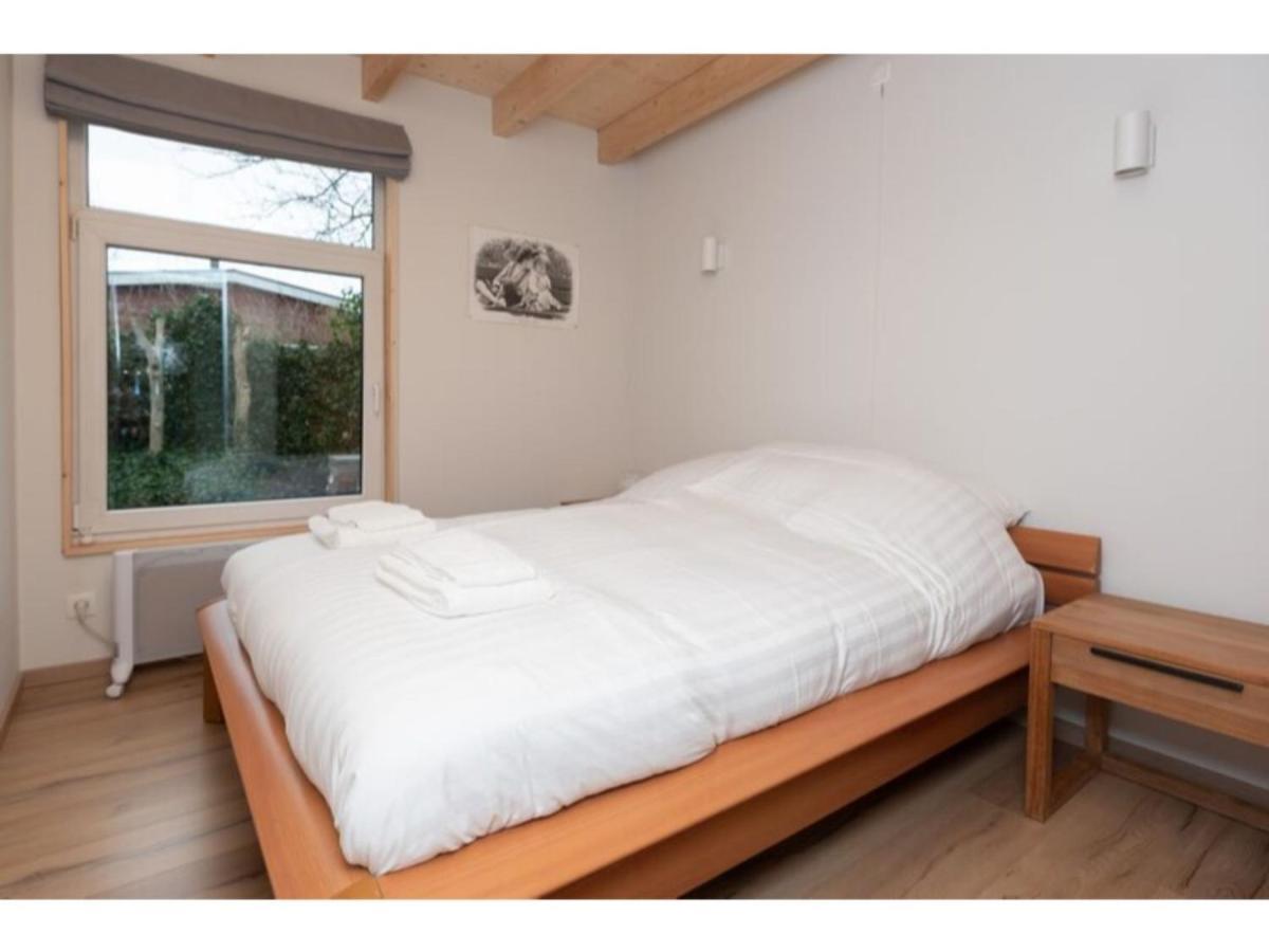 Quiet location, yet close to the beach&center, large enclosed garden Renesse Exterior foto