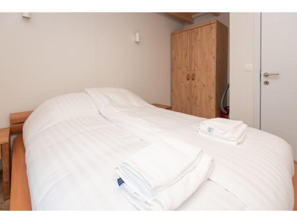 Quiet location, yet close to the beach&center, large enclosed garden Renesse Exterior foto